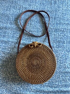 Round Woven Rattan Crossbody Bag in Brown